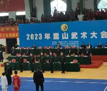 嵩山鲸鲨队鏖战关中黑豹队，举重友谊赛击败，替补奇兵立功。争冠格局再洗牌